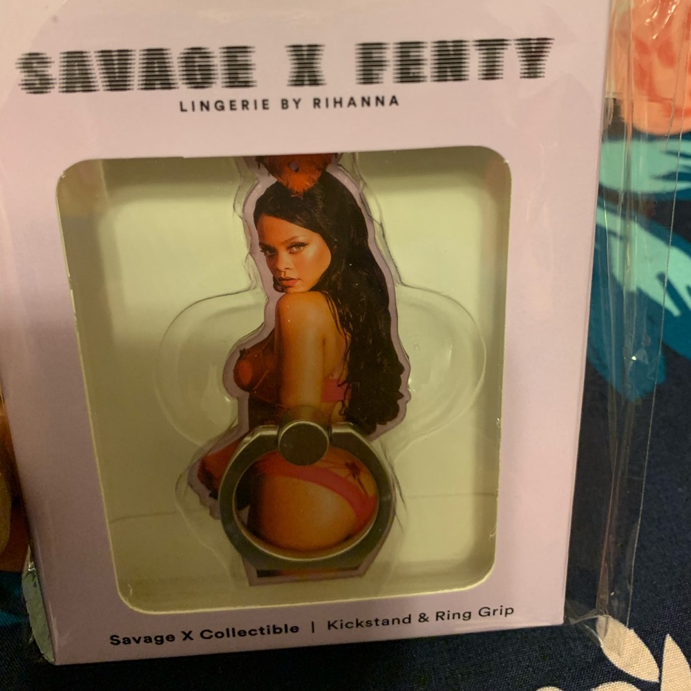 Savage X Fenty Collectible Kickstand & Ring Grip